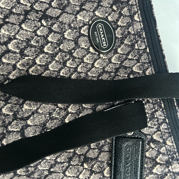 *SOLD* COACH SNAKE PRINT NYLON WEEKENDER TOTE BAG. - Picture 2 of 4